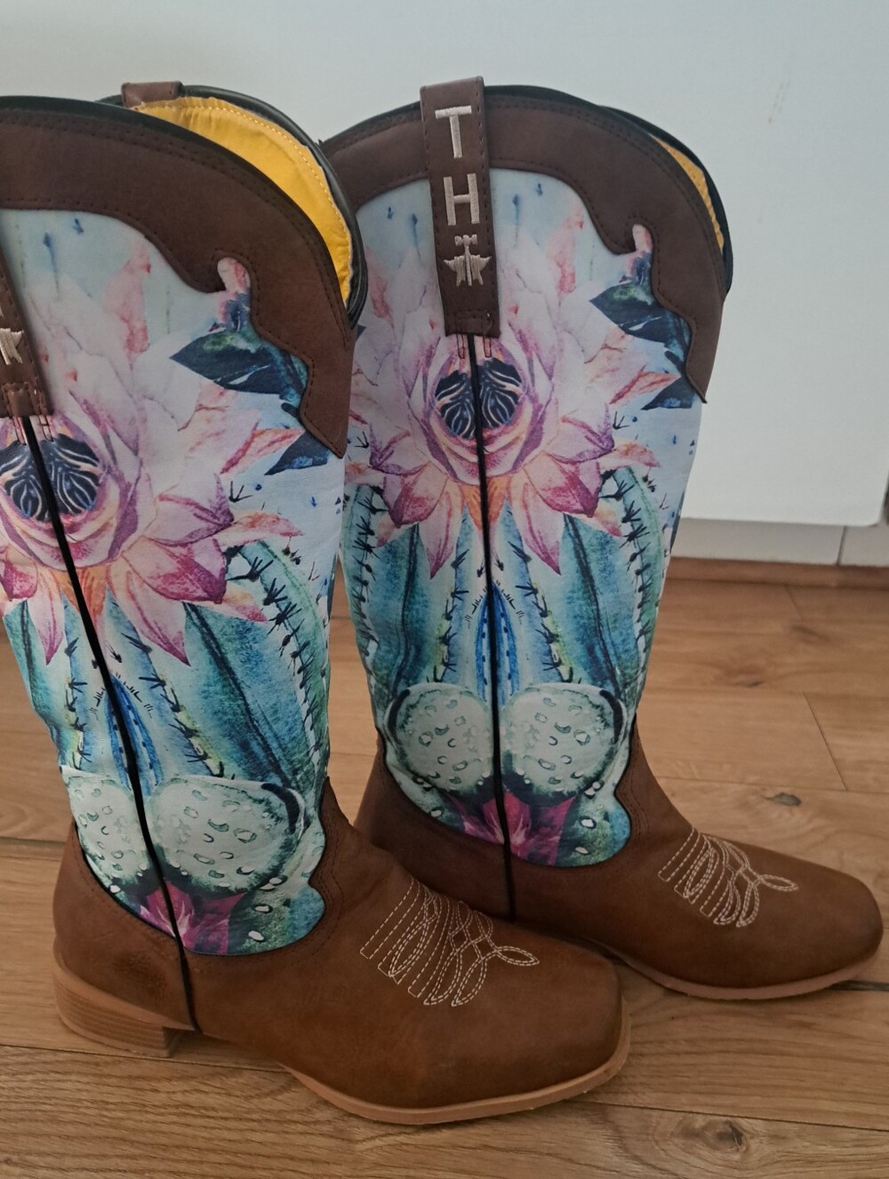 T H Cowboy Boots Women's Brown Floral Desing